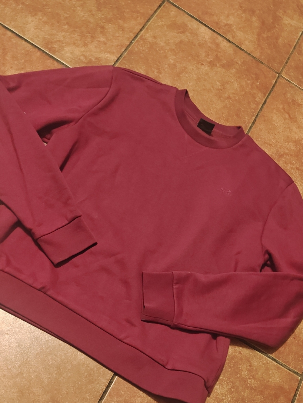 Oakley Men's Crewneck Sweatshirt in Deep Berry